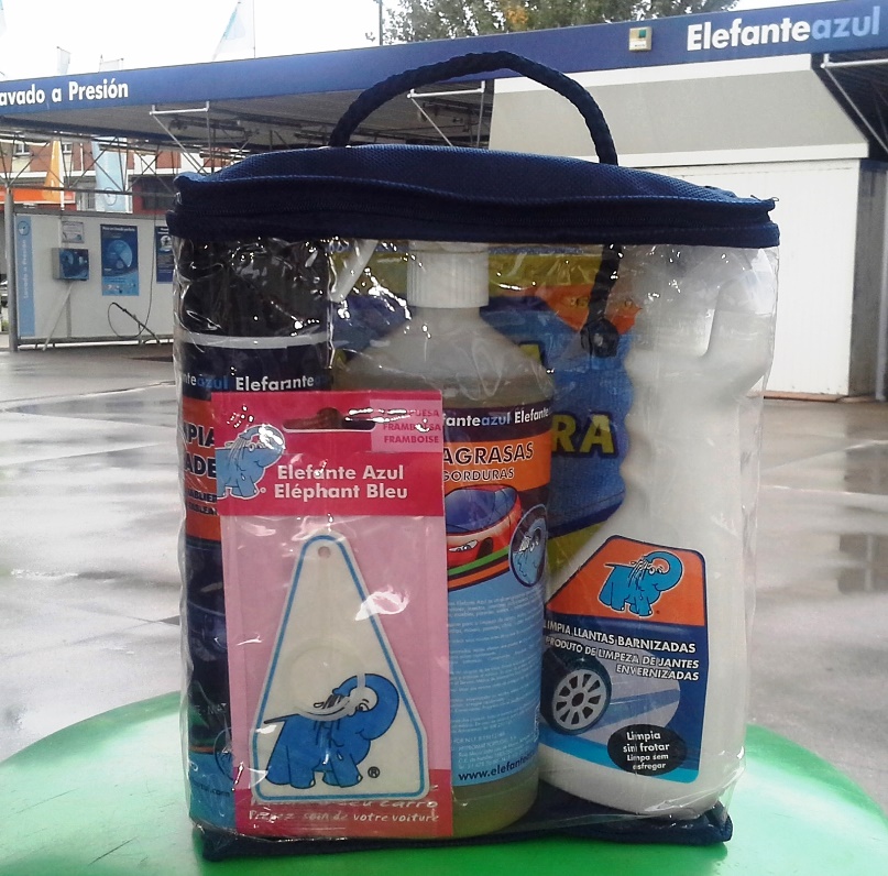 Lote de productos para regalar. Limpiallantas, Desengrasante, Limpiasalpicadero, Bayeta Ecológica, Ambientador y Bolsa.